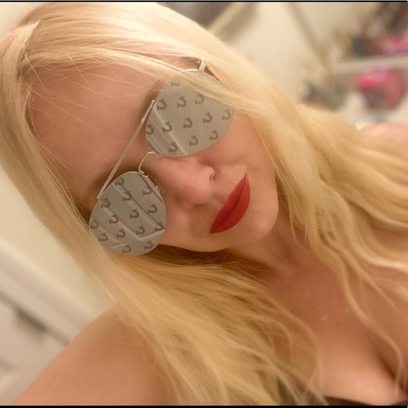 Meet your Posher, Angela - Picture 9 of 16